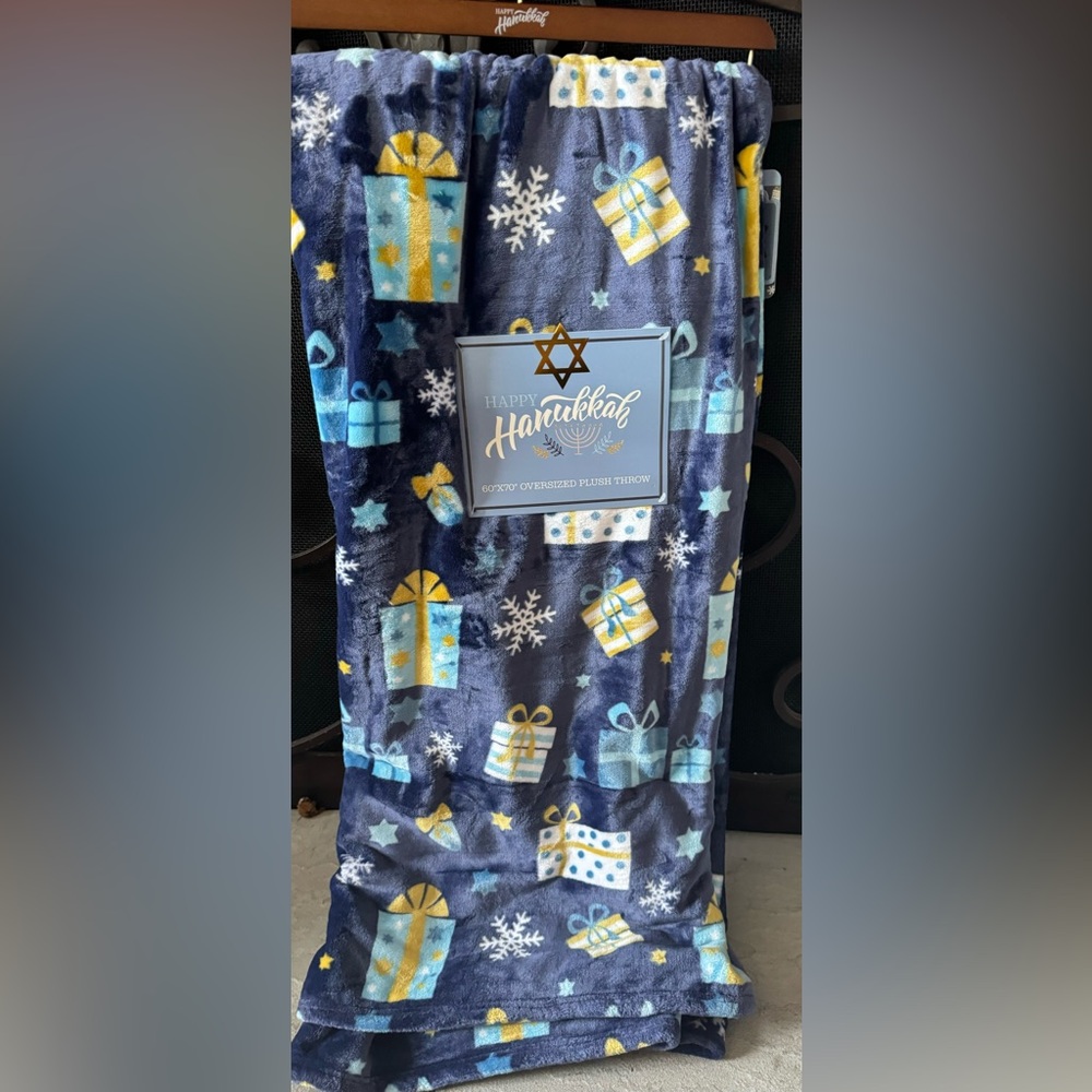BLUE OVERSIZED HANUKKAH THROW BLANKET  W/PRESENTS, SNOWFLAKES, DRADLE & STAR